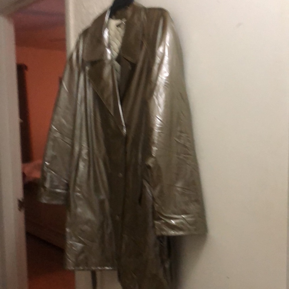 Tore Rain Coat. Large With Lining. Without Tag - image 2